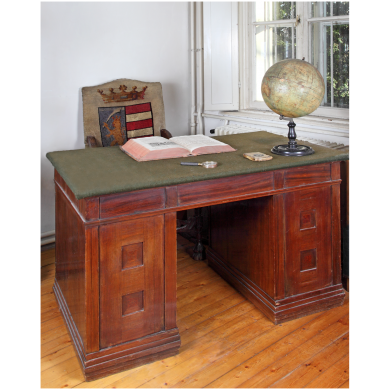 Fekete László otthoni íróasztala a karosszékével